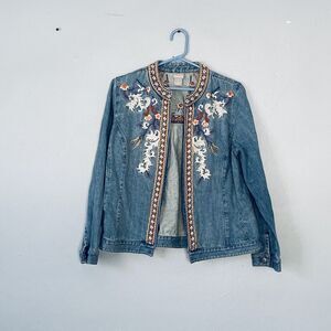 Chicos Denim Jacket Size 1 Medium Embroidered Boho Bohemian Collarless Coastal